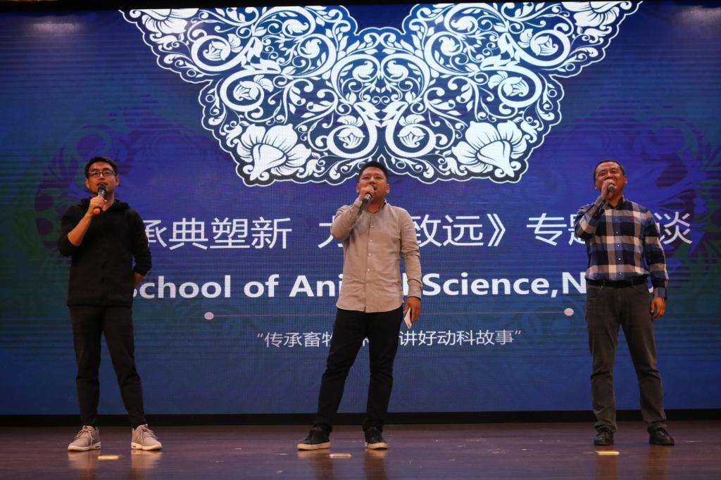 张宇轩、杨怀亮、董振国献歌