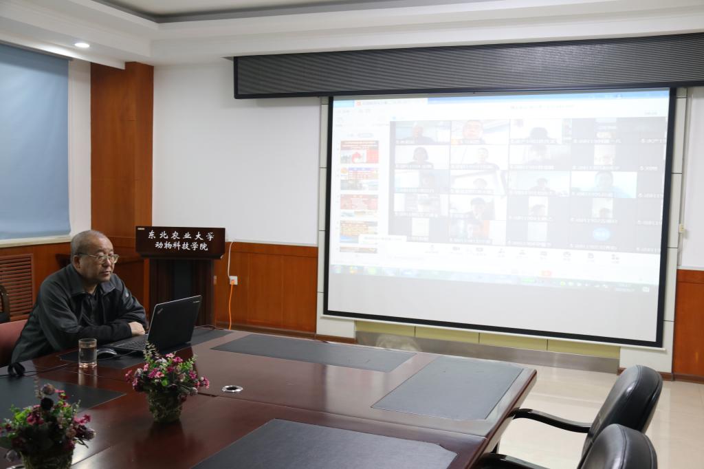 校团委吕嘉昌做创新创业大赛专项培训