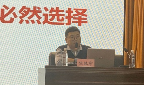 钱振宁进行入党启蒙教育讲座
